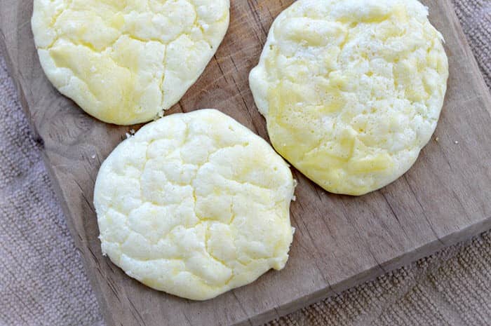 Whiter cloud bread pieces