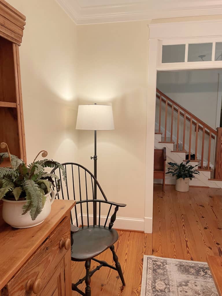 Benjamin Moore Navajo White, best cream paint colour, modern farmhouse style home, pine wood floor