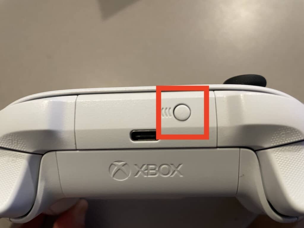 xbox controller bluetooth pairing button